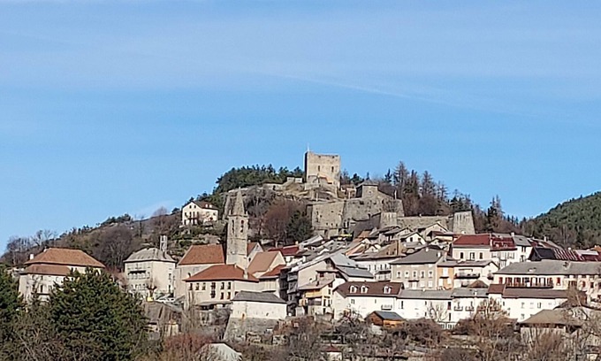 Seyne Apartment | Studio village center Seyne 04140