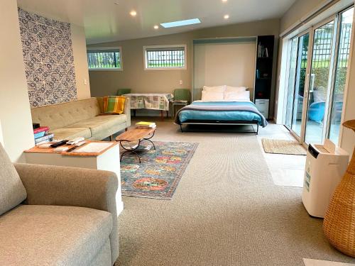 St. Heliers House | Studio Wing in Saint Heliers