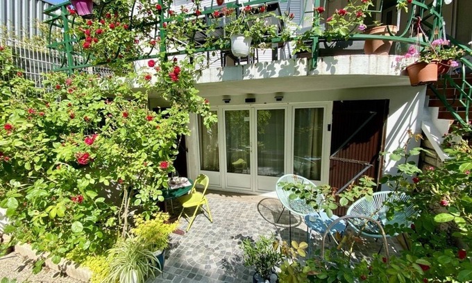 Bagneux Apartment | Studio with lovely outdoor terrace 10 minutes from Paris (14th) classified 1*.