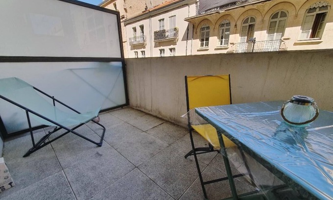 Saint-Martin Apartment | Studio with pleasant terrace, 10 min walk from the Comédie and 3 min from the station