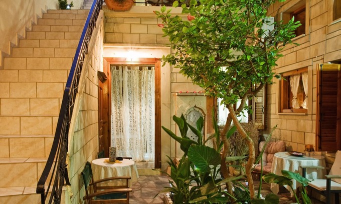 Old Town Rethymnon Apartment | Studio with Shared Patio by Barbara Studios, near the Venetian Port