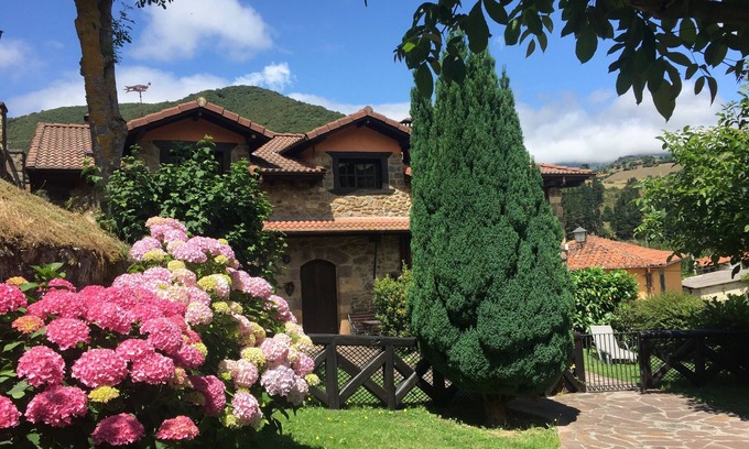 Aliezo Apartment | STUDIO WITH TERRACE AND GARDEN POTES - PICOS DE EUROPA - CANTABRIA