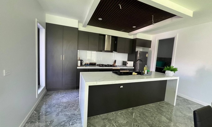 Carrum Downs House | Stunning 4 Bedroom Townhouse with all you need for perfect stay .