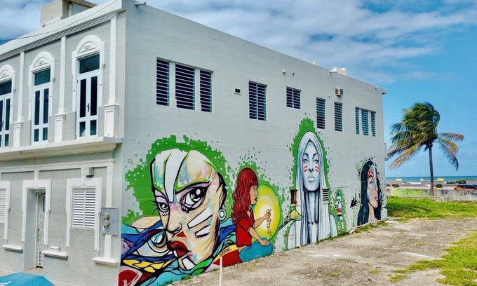 Arecibo Pueblo House | Stunning 4 Bedroom Atlantic Ocean View Loft in Arecibo, ac,wifi, newly remodeled