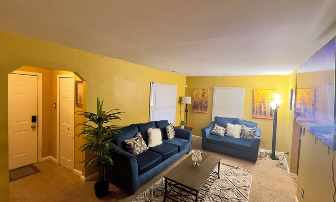 Mount Clemens House | Stunning 4BR Ranch-Style Home with Modern.