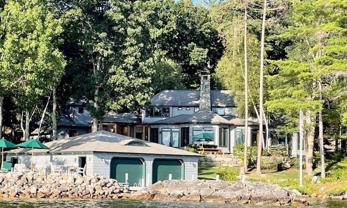 Alton House | Stunning 5 BR Lakefront Home with Private Gym & Boat House