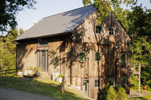 East Chatham Villa | Stunning All-Season Renovated Barn Escape!