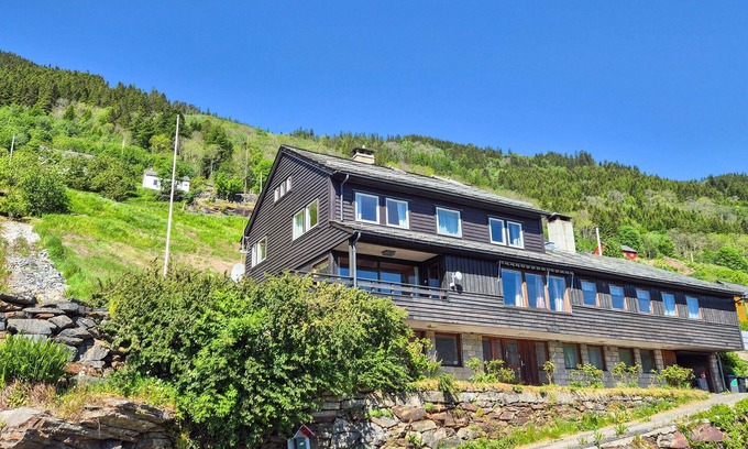 Ullensvang Apartment | Stunning apartment in Grimo with WiFi