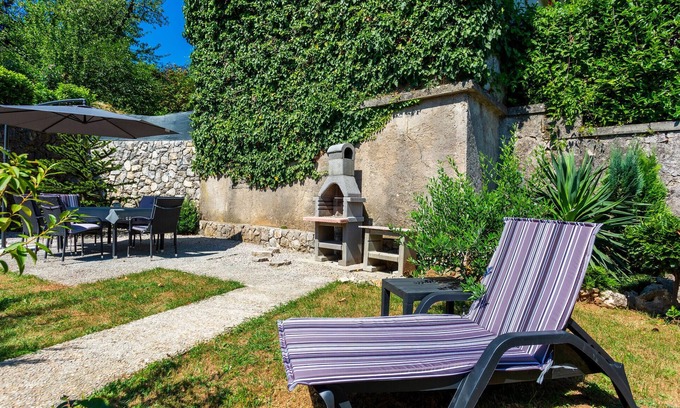 Rukavac Apartment | Stunning apartment in Rukavac with WiFi