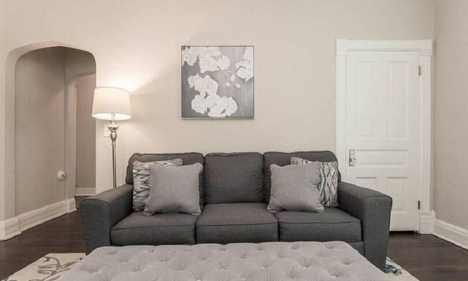 Libertyville Apartment | Stunning apt in DT Libertyville - Near Naval Base