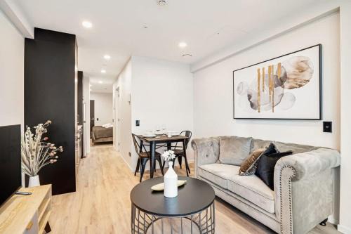 Auckland Central Business District Apartment | Stunning Architecturally Designed Studio in CBD - Pool Gym Sauna