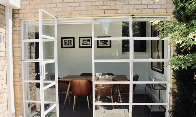 East Melbourne House | STUNNING ART DECO EAST MELBOURNE APARTMENT WITH PRIVATE COURTYARD