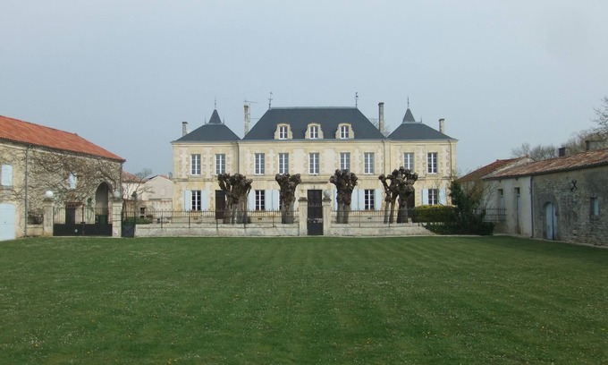 Aumagne House | Stunning Chateau with private pool, huge garden, games room and kids play area!