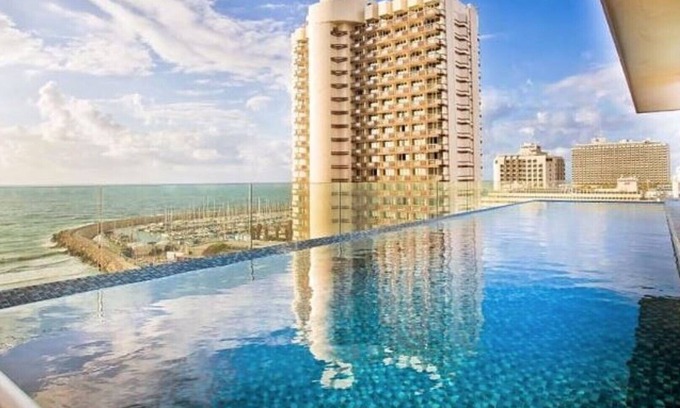 Tel Aviv Promenade Apartment | Stunning duplex penthouse with infinity rooftop pool, parking, ample space