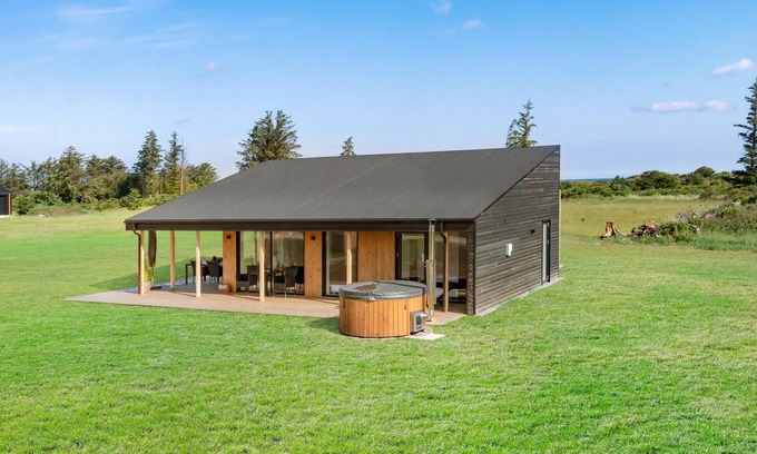 Lonstrup House | Stunning home in Hjørring with WiFi