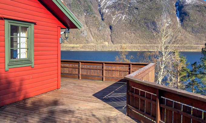 Volda House | Stunning home in Lauvstad with house sea view