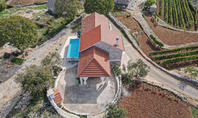 Lokvicici House | Stunning home in Lokvicici with jacuzzi
