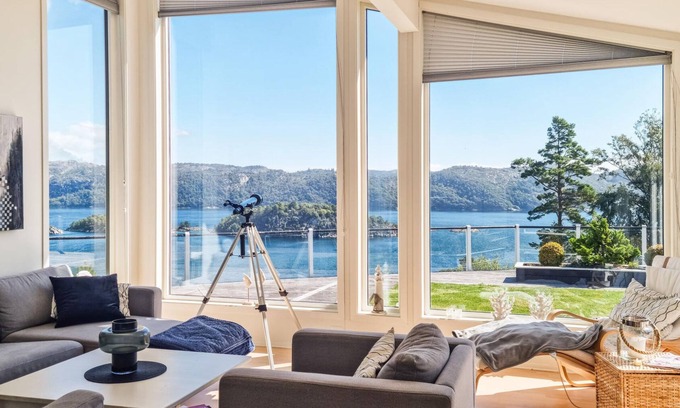 Lyngdal House | Stunning home in Lyngdal
