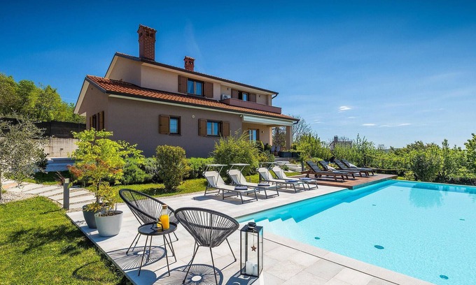 Trviz House | Stunning home in Pazin