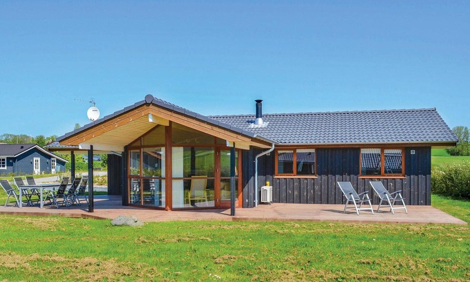 Ronde House | Stunning home in Rønde with kitchen