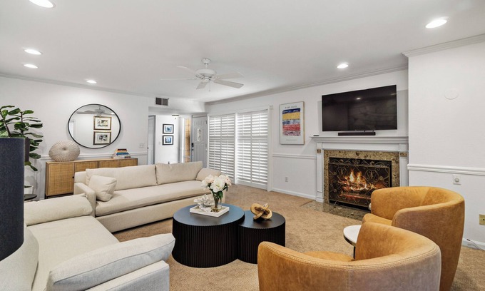 Kensington House | Stunning Home in San Diego - With Pool