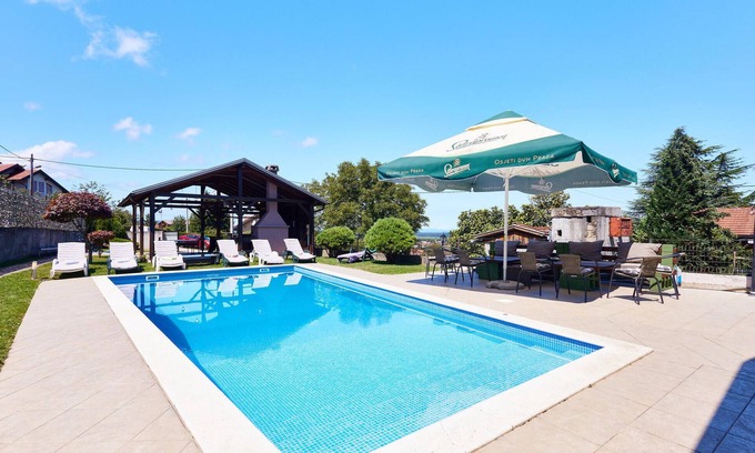 Kupinecki Kraljevec House | Stunning home in Starjak