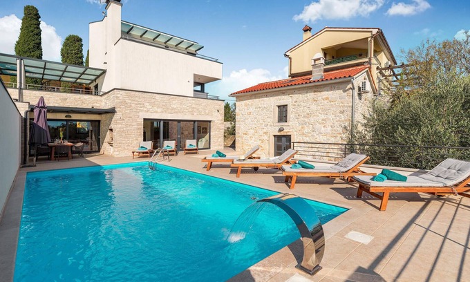 Valtura House | Stunning home in Valtura with sauna