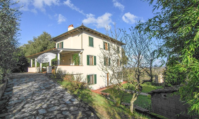 Cascine-La Croce House | Stunning home in Castelvecchio di Comp.