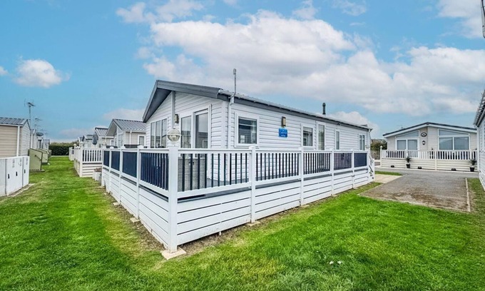 Swalecliffe Cabin | Stunning lodge at Seaview Holiday Park in Kent ref 47012PB