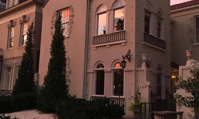 Fan District Condo | Stunning Mediterranean Monument Avenue flat in the heart of RVA's Fan District