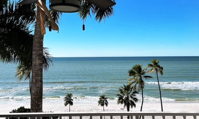 Moorings House | Stunning Oceanfront BeachCondo