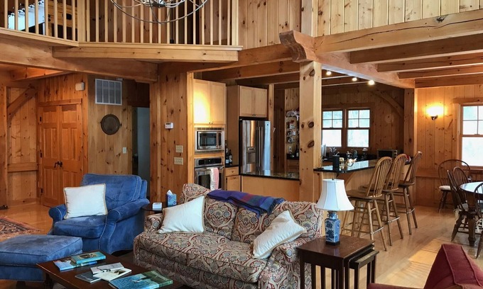 Lee House | Stunning Post & Beam home minutes from Lenox, Stockbridge and Tanglewood!