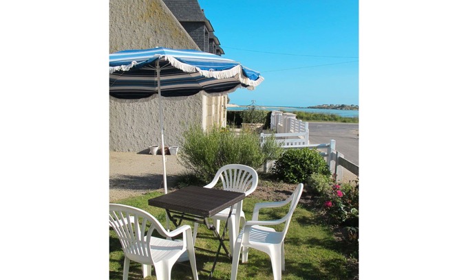Plounevez-Lochrist House | Stunning private villa for 3 people with WIFI, TV, terrace and pets allowed