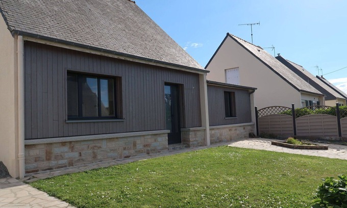 Matignon House | Stunning private villa for 4 guests with TV, terrace and pets allowed