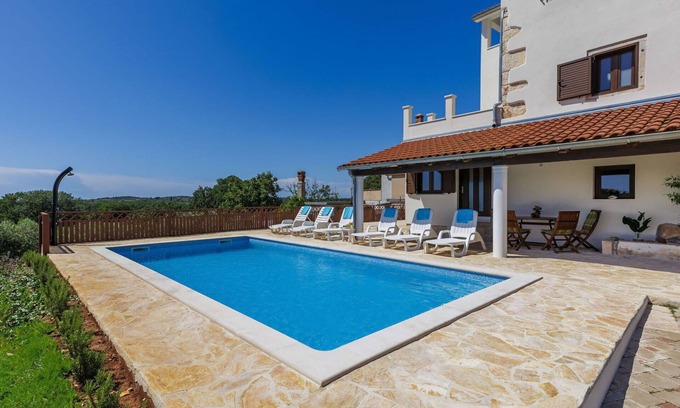 Jadreski House | Stunning private villa for 6 people with WIFI, private pool, A/C, TV, terrace and pets allowed
