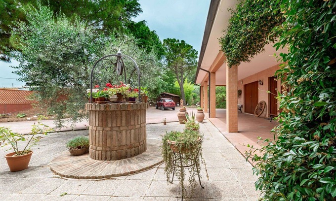 Carassai Villa | Stunning private villa for 8 guests with A/C, WIFI, TV, patio and panoramic view