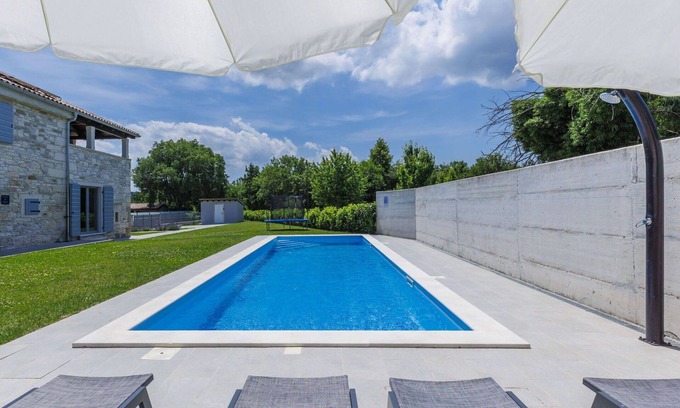 Groznjan House | Stunning private villa for 6 guests with WIFI, hot tub, A/C, private pool, TV and terrace