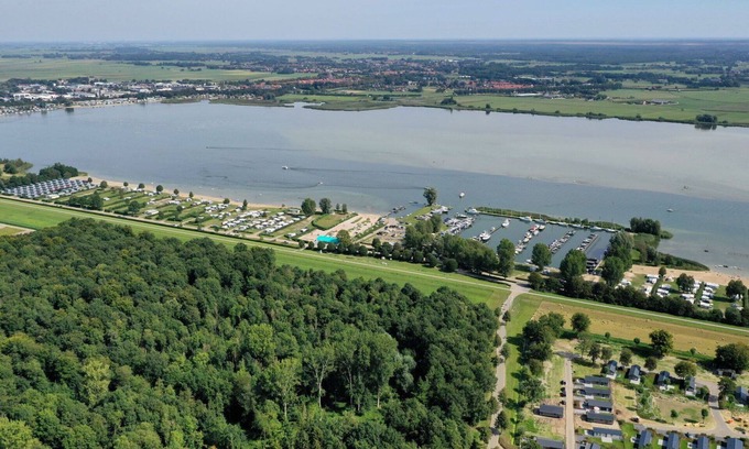 Biddinghuizen House | Stunning private villa for 6 people with WIFI, pool, TV and terrace