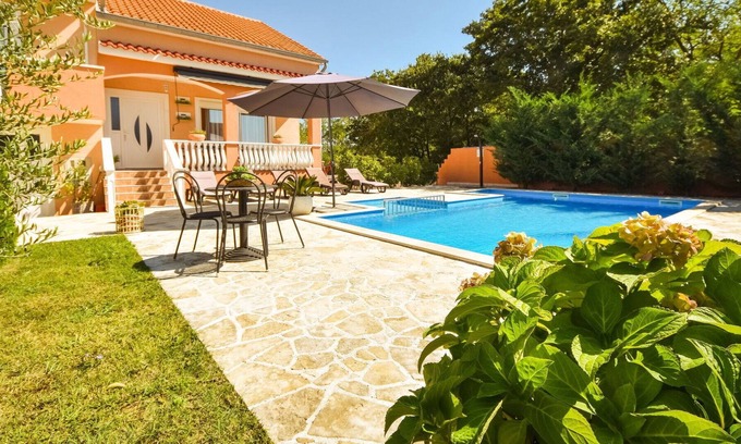Brisevo House | Stunning private villa with A/C, WIFI, private pool, TV, terrace, pets allowed and parking