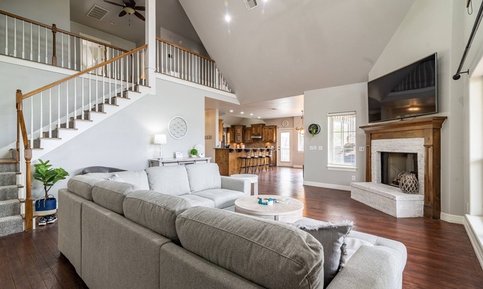 Sperry House | Stunning Skiatook Lake Three Story Getaway