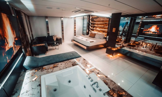 Zona Rosa Apartment | Stunning Sound-proof Penthouse in Parque Lleras