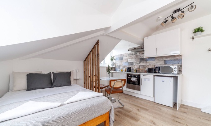 Brownswood Apartment | Stunning Studio flat in Finsbury park w/parking