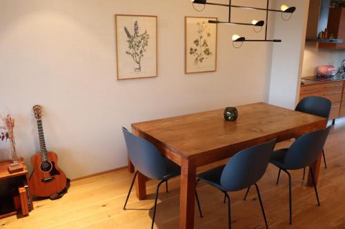 Kopavogur Villa | Stunning Townhouse by the lake