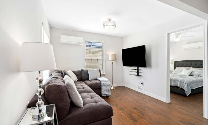 OST - South Union Apartment | Stunning & Vibrant APT 7 Min From TX Med Center