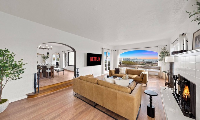 Roseville - Fleet Ridge House | Stunning Views Hilltop Mansion Hot Tub Game Room!