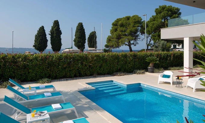 Fazana Villa | Stunning villa for 6 people with WIFI, A/C, private pool, TV and terrace