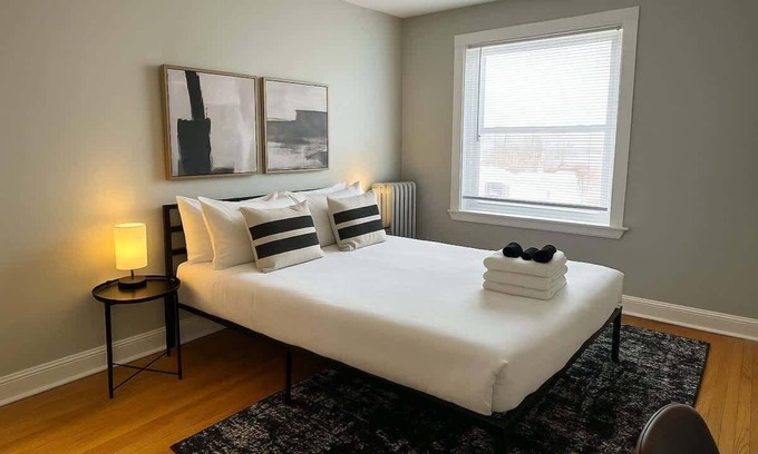 Old Irving Park Apartment | Stylish 1BR Stay in Irving Vibes