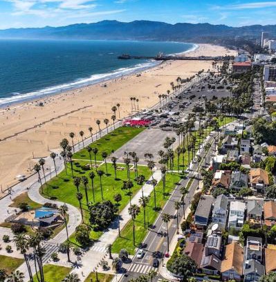 Downtown Apartment | Stylish 2BDR & 2BTH - 15 mins walk to the beach!