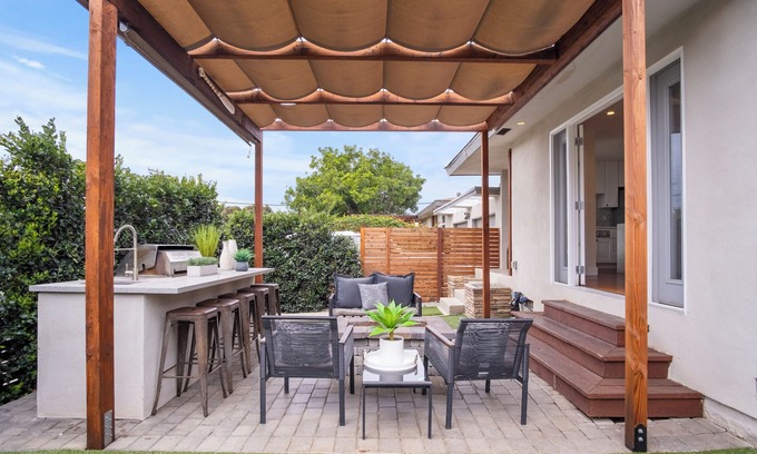 Pacific Beach House | Stylish 3BR Dream HOUSE ❤️ Walk to Beach & Bay - BBQ+Fire Pit+Spa+Bikes+A/C