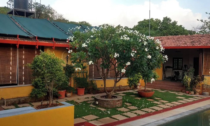 Karjat Cottage | Stylish 3BR Riverside Family/Pet Friendly Cottage with Pool & Treehouse - Karjat